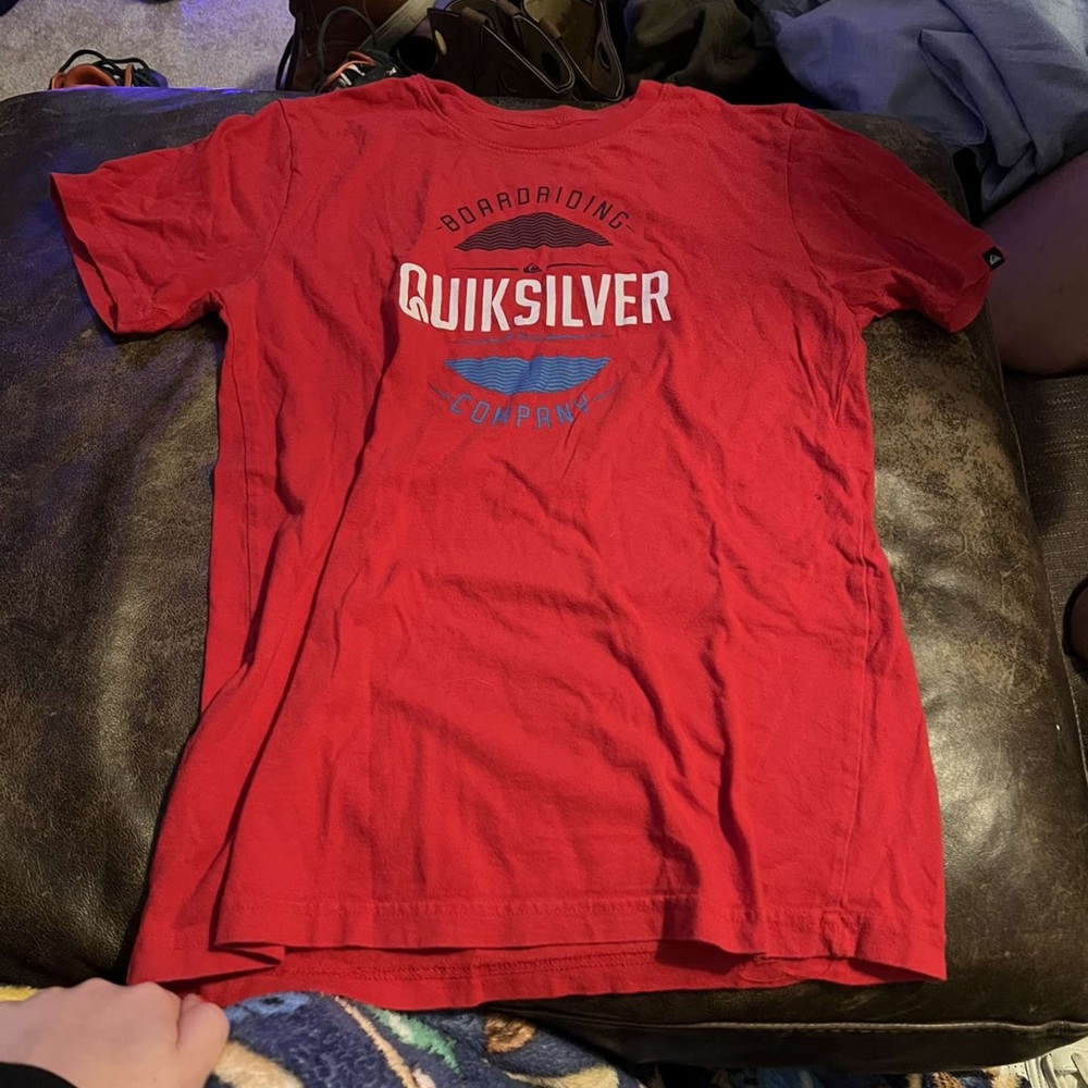 Red quicksilver tshirt